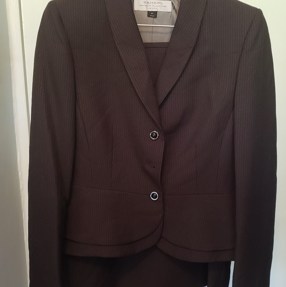 NWT Tahari Skirt Suit Gry/Wht Pinstripes 4p